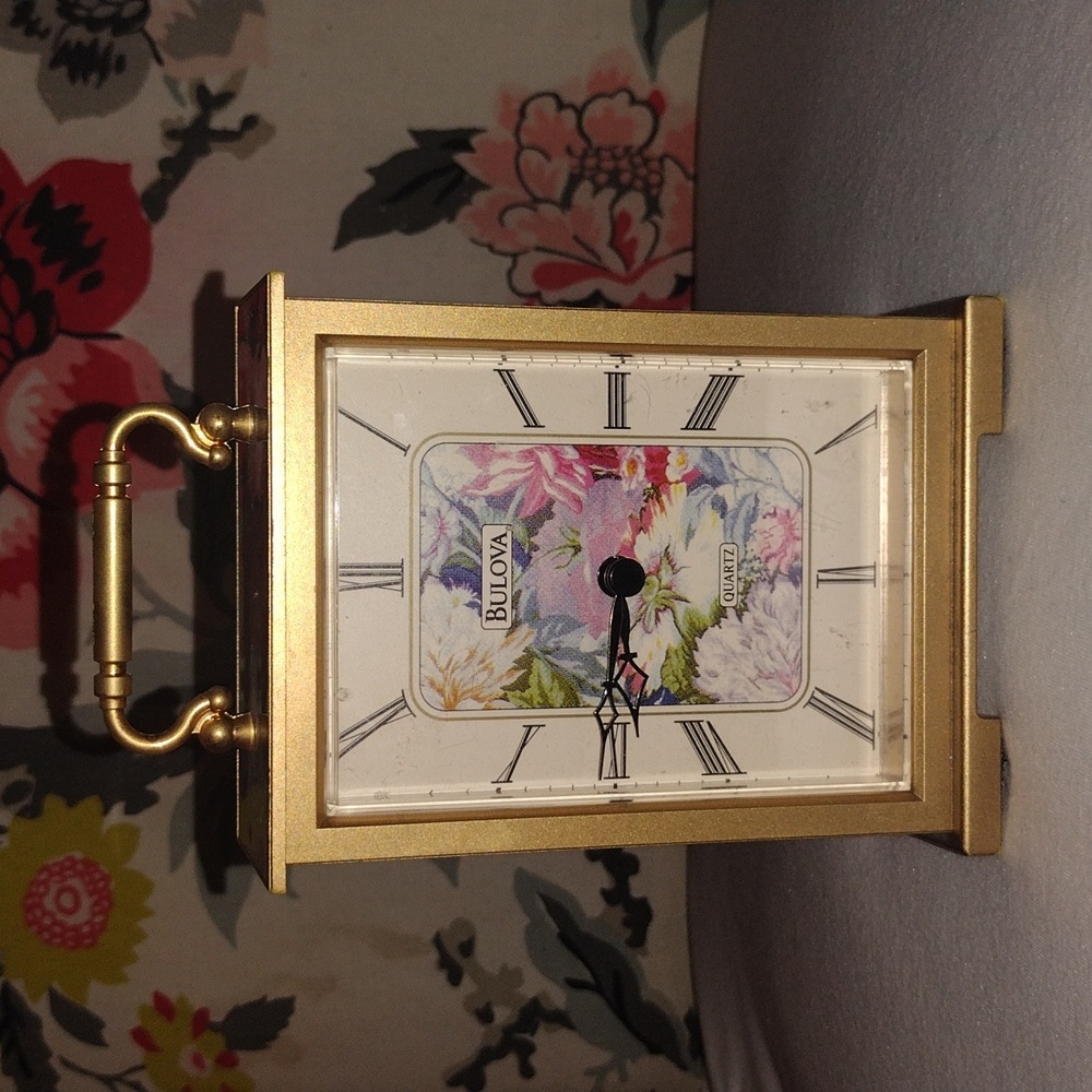 Beautiful Bulova vanity/desk clock.. vintage.